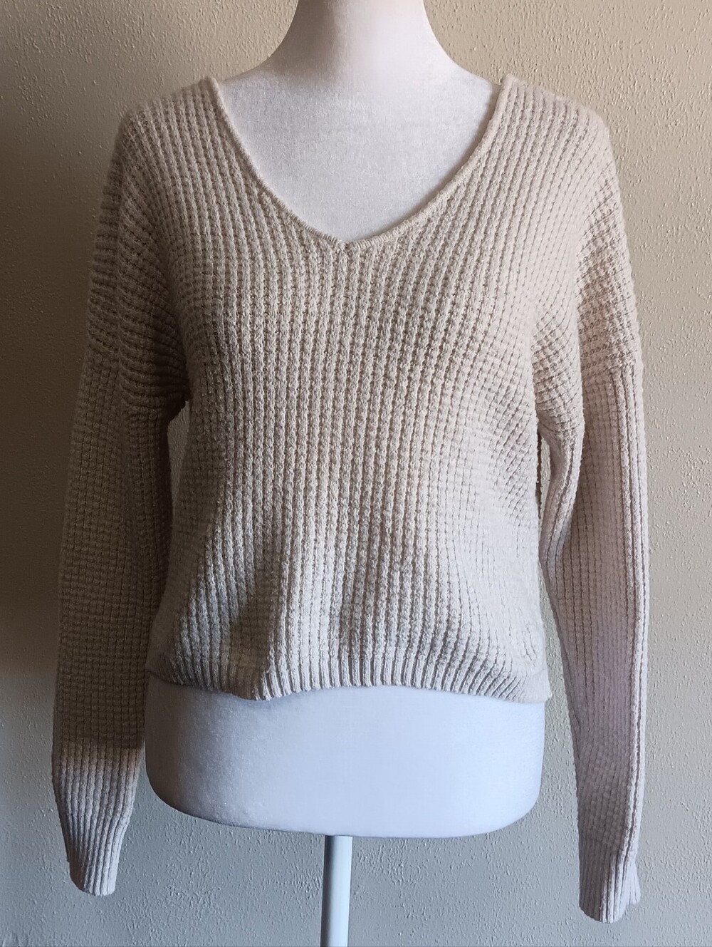 V-Neck Cream Back Button Accent Fall Slouchy Knit Sweater Womens Sz. Small